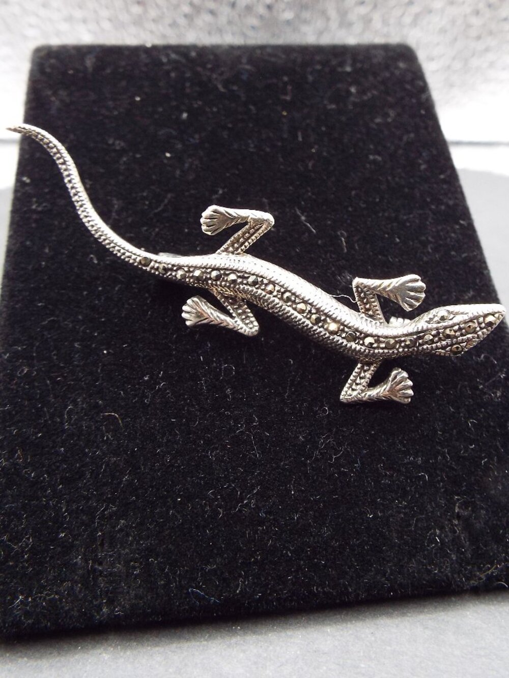 STERLING & MARCASITE LIZARD, ANOLE, GECKO REALLY COOL PIN G